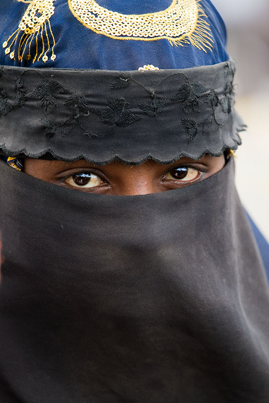 195   Young woman at the Robe Market   Ethiopia 